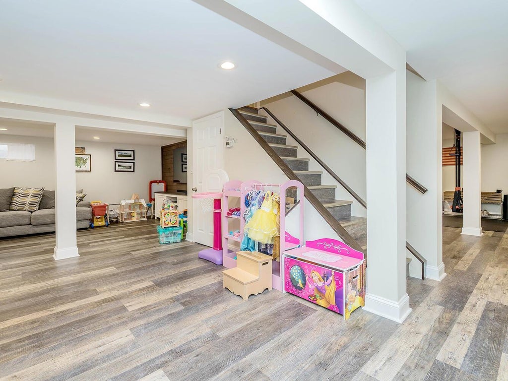22 of 29 - 557 Western Park Drive, West Hempstead, NY