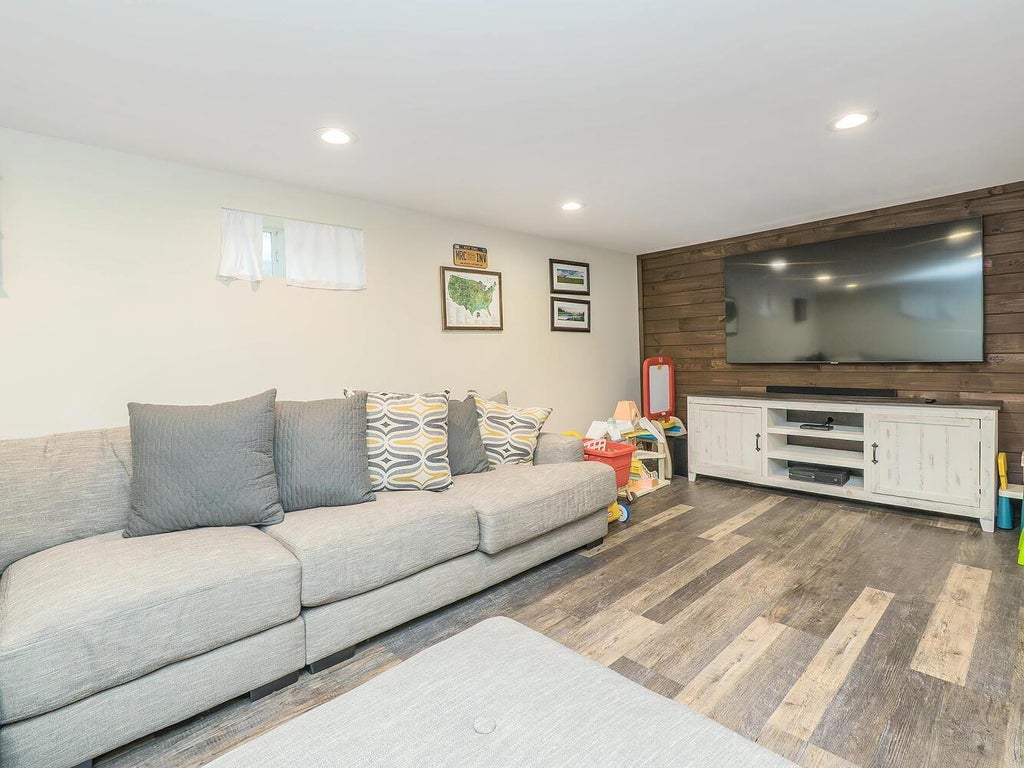 24 of 29 - 557 Western Park Drive, West Hempstead, NY
