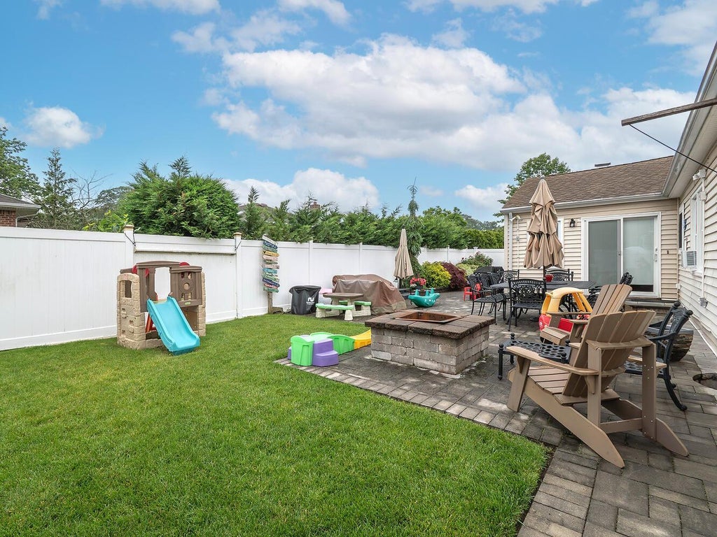 27 of 29 - 557 Western Park Drive, West Hempstead, NY