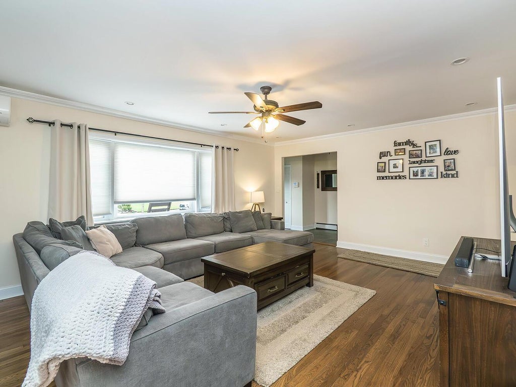 3 of 29 - 557 Western Park Drive, West Hempstead, NY