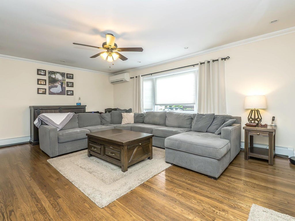 4 of 29 - 557 Western Park Drive, West Hempstead, NY