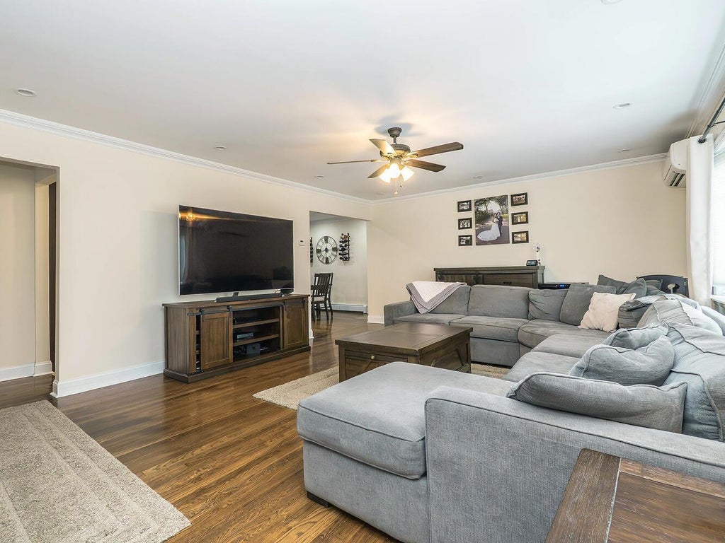 5 of 29 - 557 Western Park Drive, West Hempstead, NY