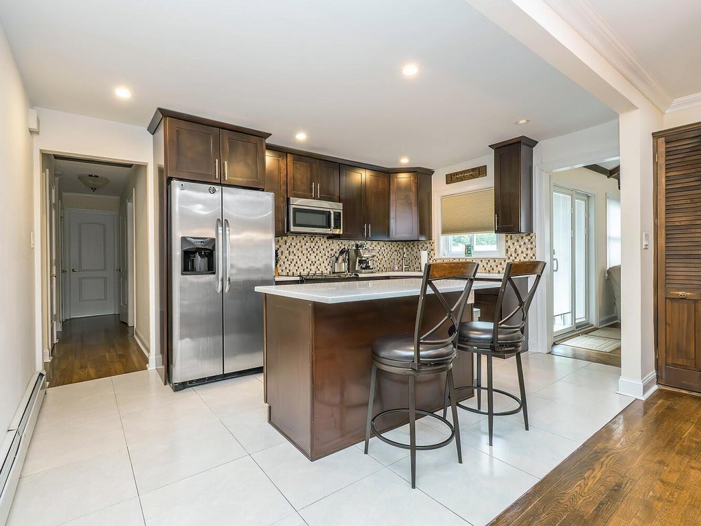 8 of 29 - 557 Western Park Drive, West Hempstead, NY
