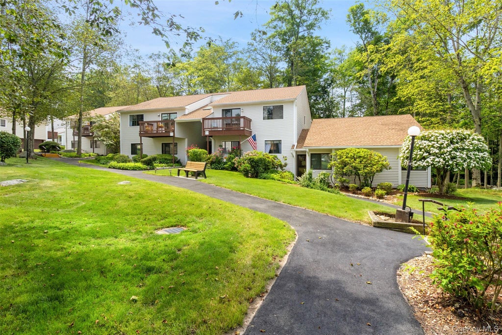 84 Molly Pitcher Lane # H, Yorktown Heights