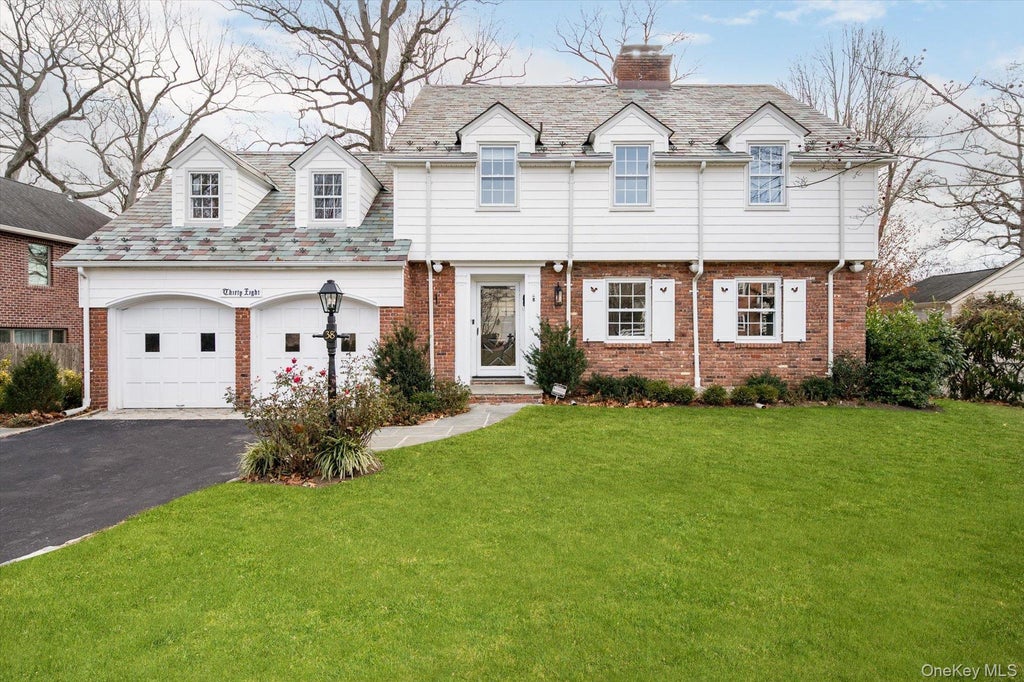 38 Mason Drive, Manhasset
