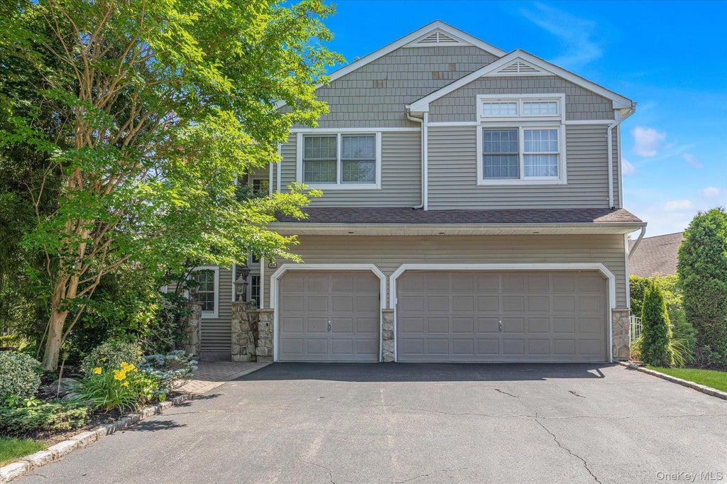 85 Sagamore Drive, Plainview