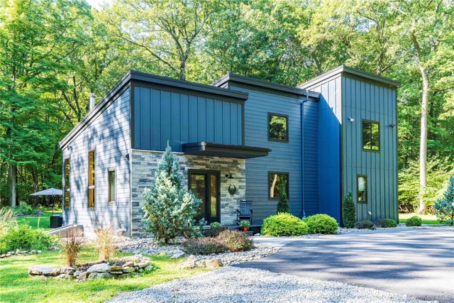 105 Iron Mountain Road, Warwick