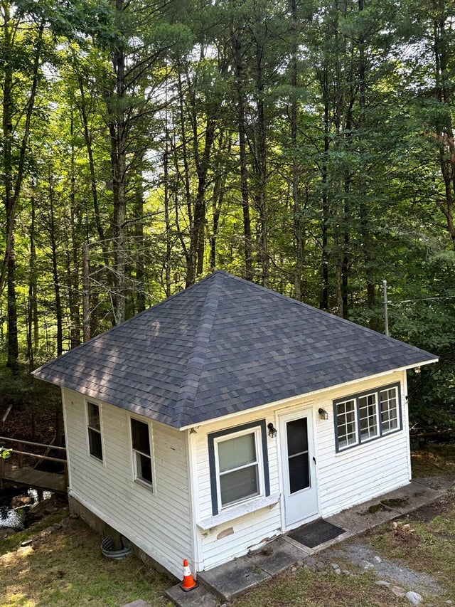 20 Airport Road, Eldred