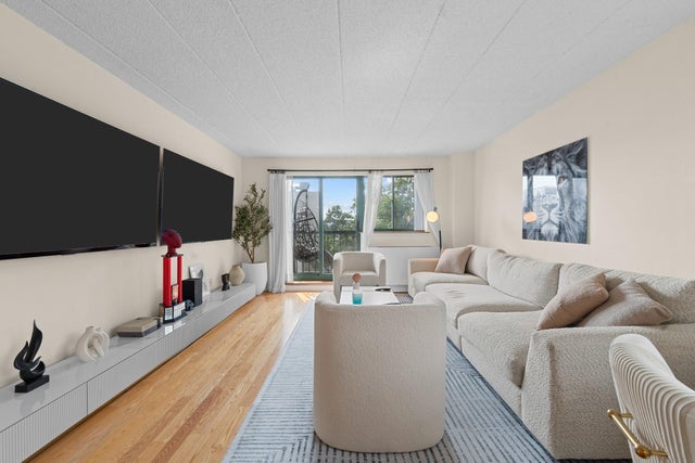 Photo of Listing #885490