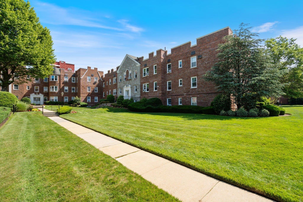 102 S Village Avenue # 2b, Rockville Centre