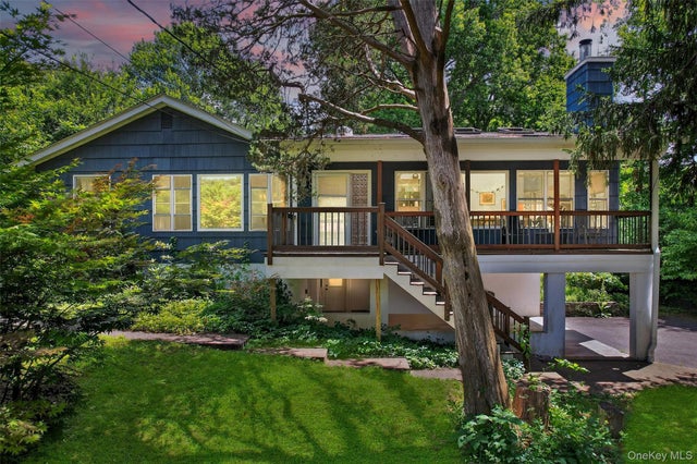 17 Merriewold Lane N, Monroe