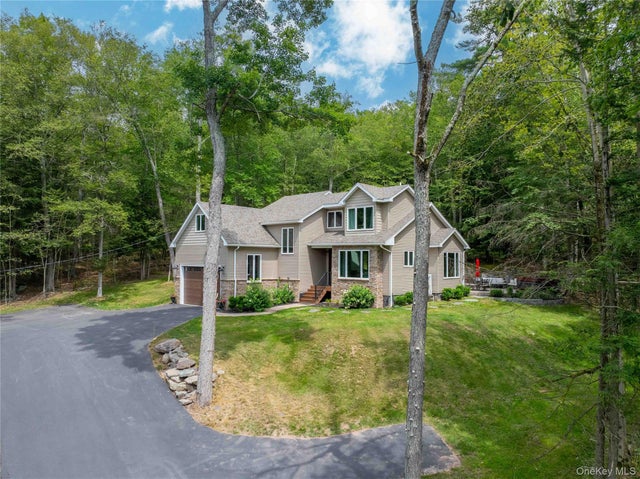 224 Lake Shore Drive, Monticello