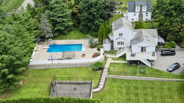 14 Gleneida Boulevard, Mahopac