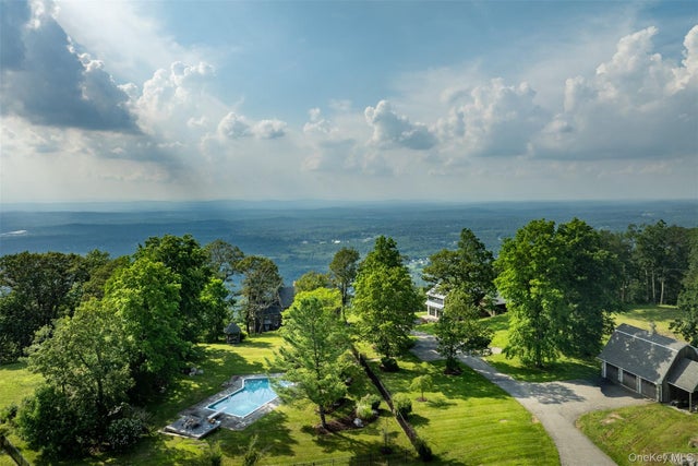 401 Woodmont Road, Hopewell Junction