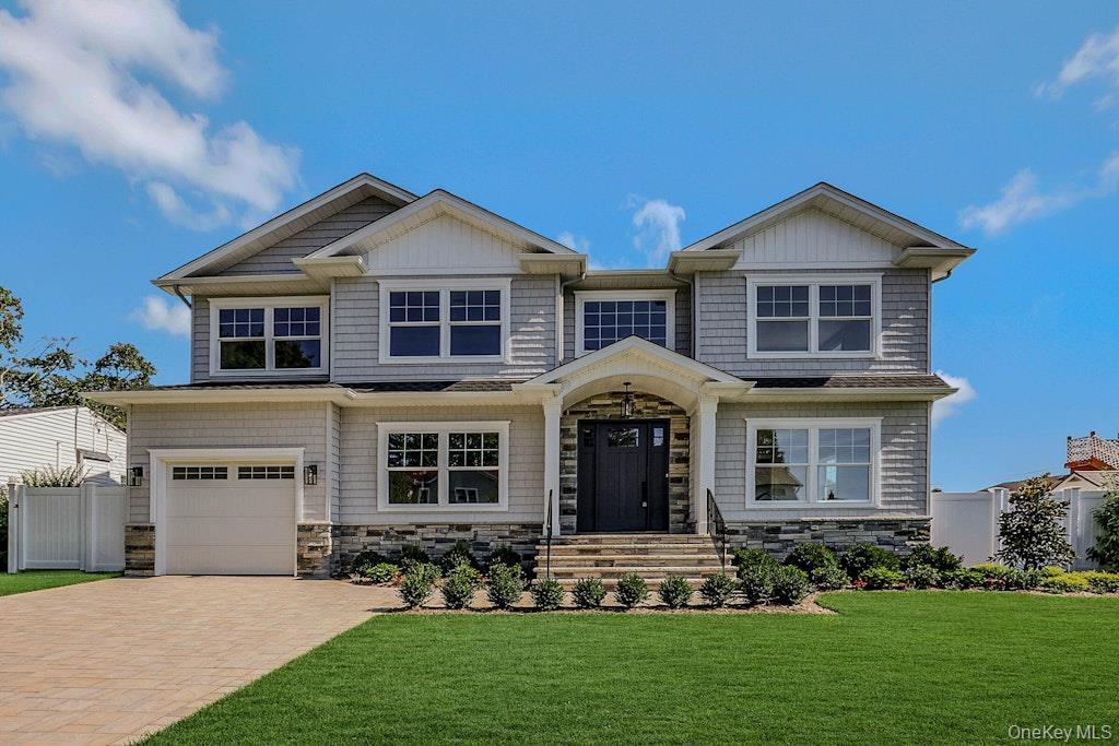 4 Kroll Street, Plainview