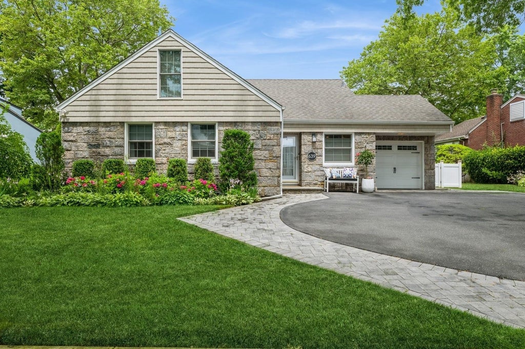 639 Lakeview Avenue, Rockville Centre