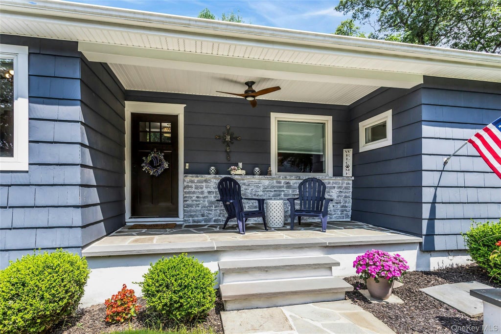 870 Heights Place, Oyster Bay