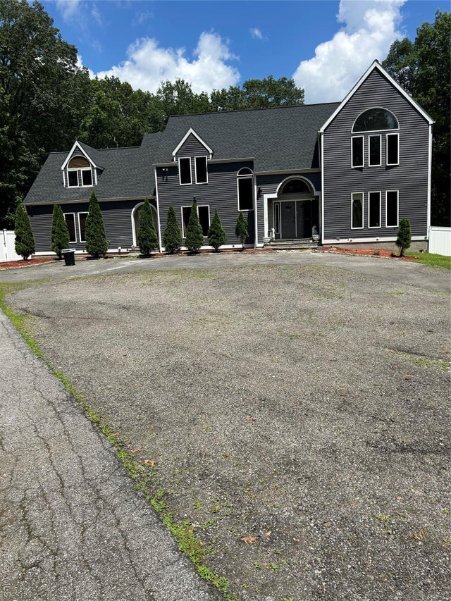 20 Arbor Court, Holmes