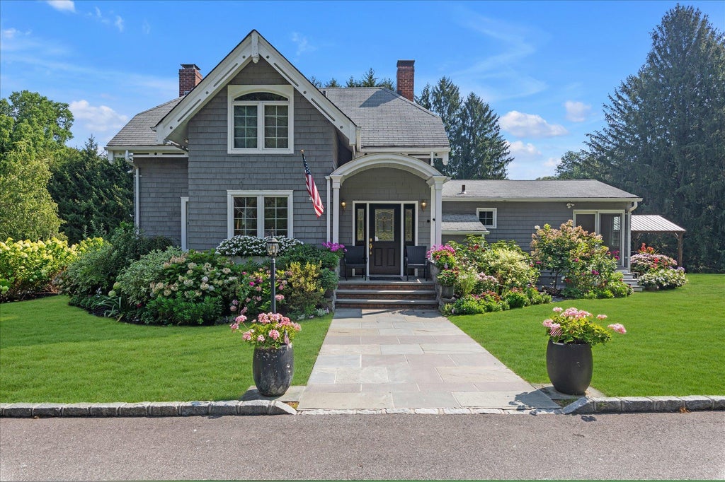 79 Cove Road, Oyster Bay Cove