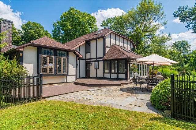 7 Fox Hollow Road, Brewster