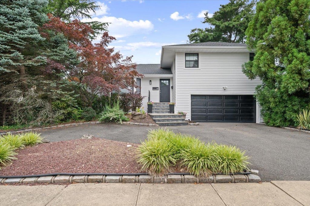 47 Winthrop Road, Plainview