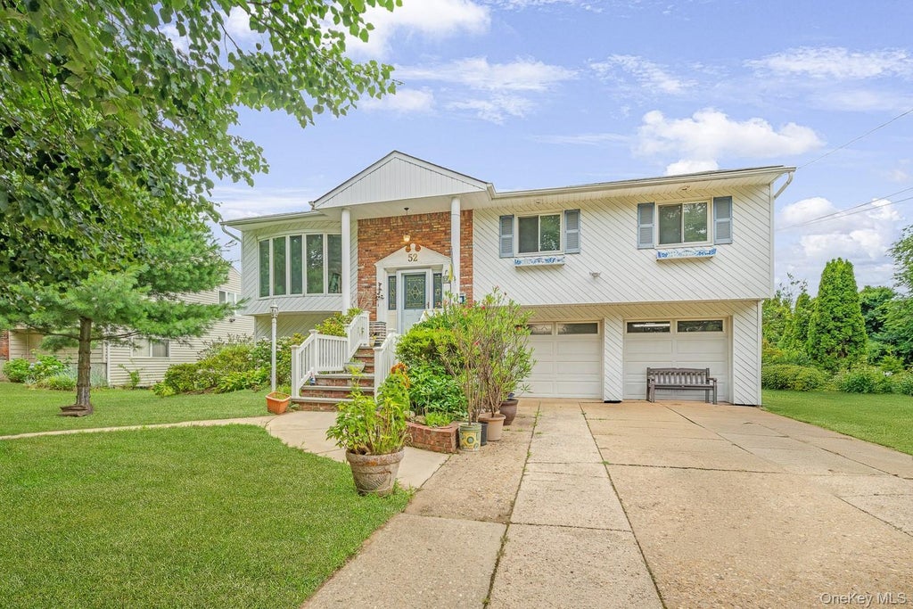 52 North Drive, Manhasset Hills