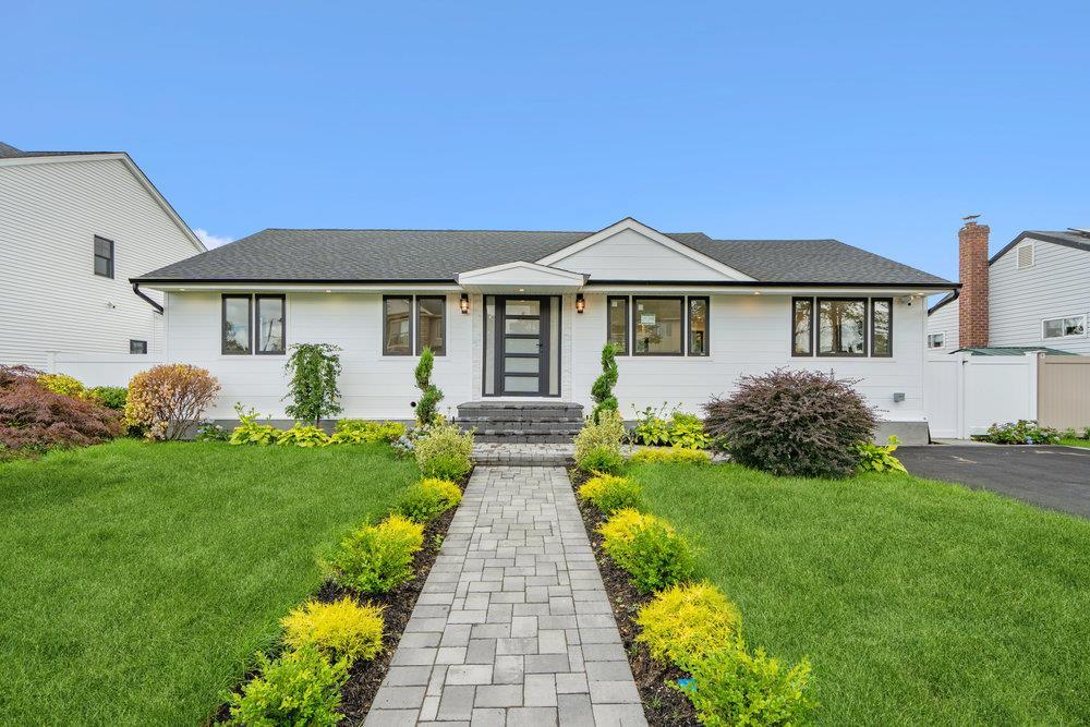 31 Kalda Lane, Plainview