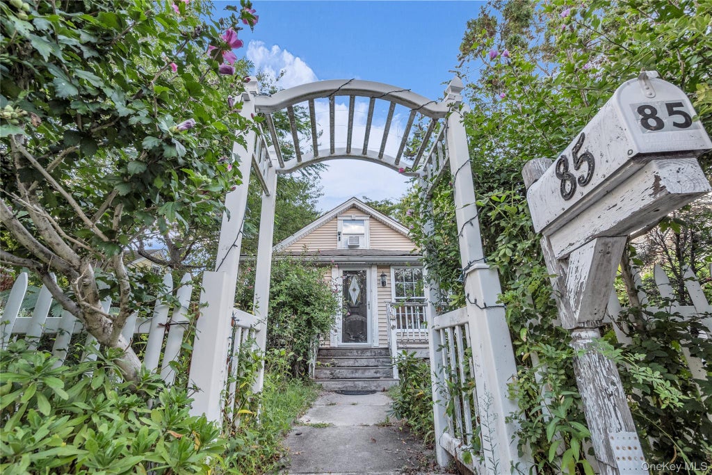 85 Robert Street, Patchogue