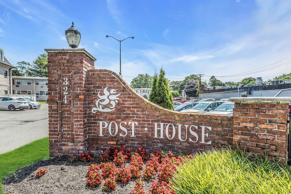 324 Post Avenue # 5-j, Westbury