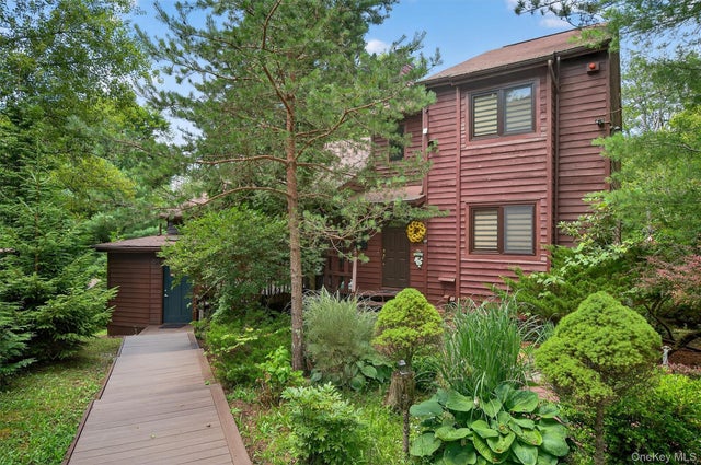 51 Meadowlark Lane, Woodridge