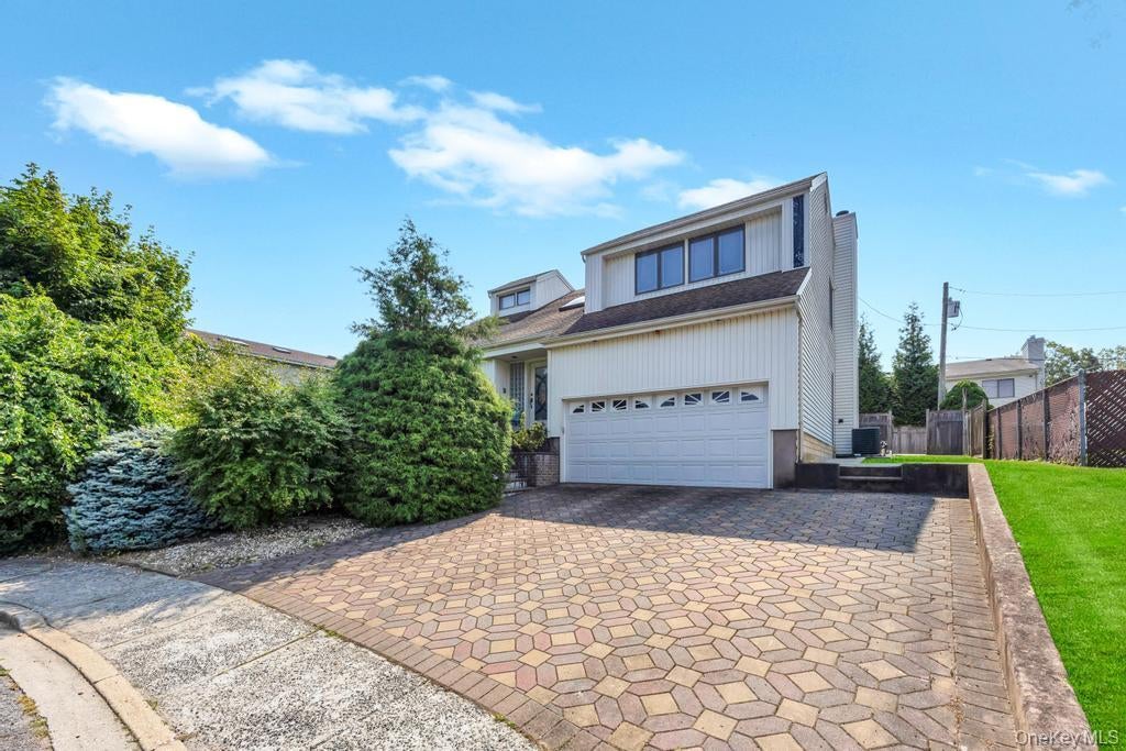 34 Gloria Place, Plainview