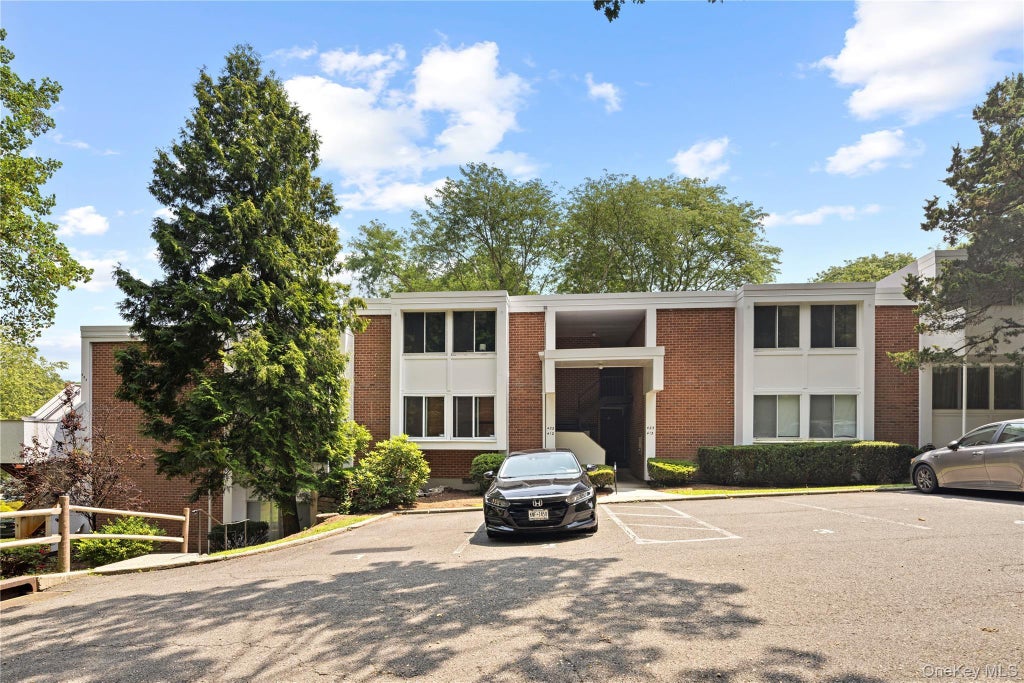 423 Colony Drive, Hartsdale
