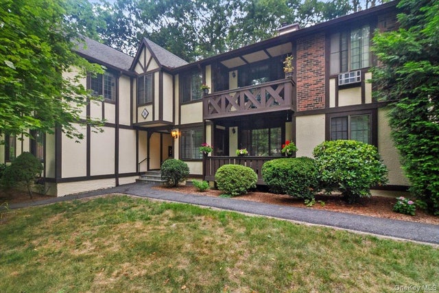 36 Foxwood Drive # 6, Pleasantville