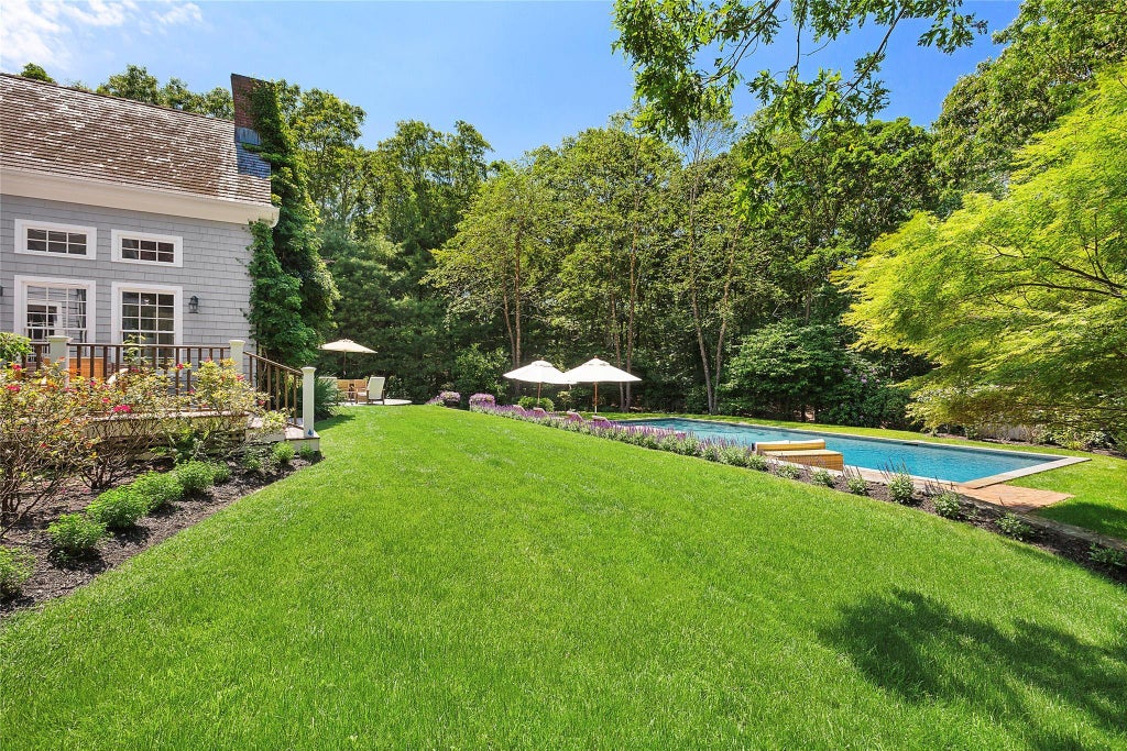 4 Barclay Court, East Hampton