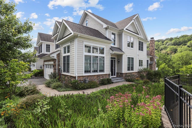 54 Dennis Lane, Pleasantville