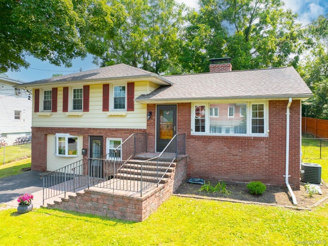 Photo of Listing #896533