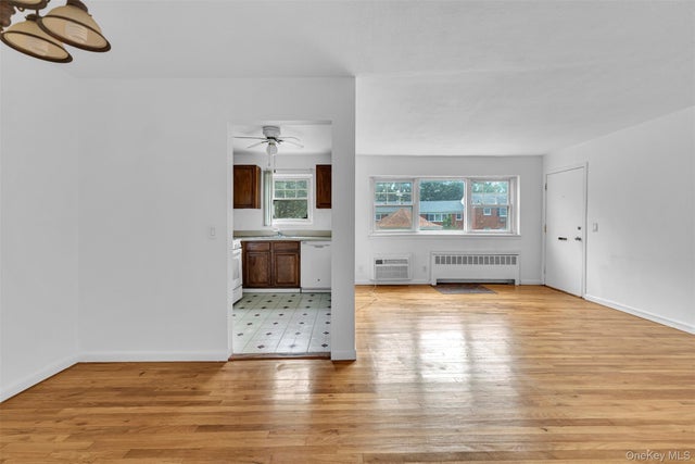 Photo of Listing #898961