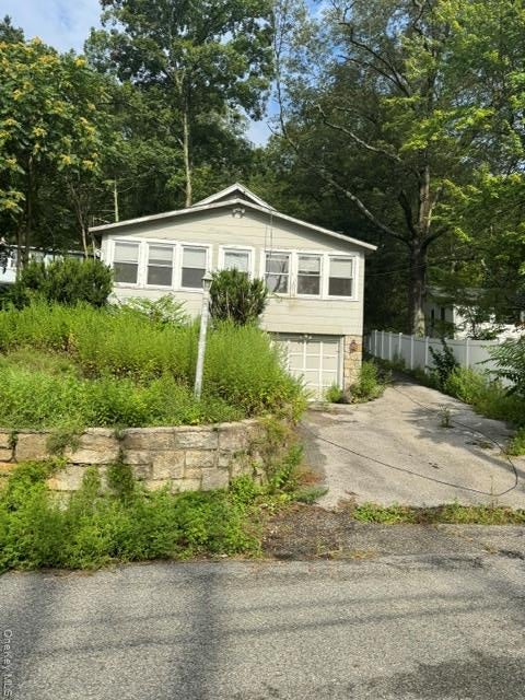 157 Tanglewylde Road, Lake Peekskill