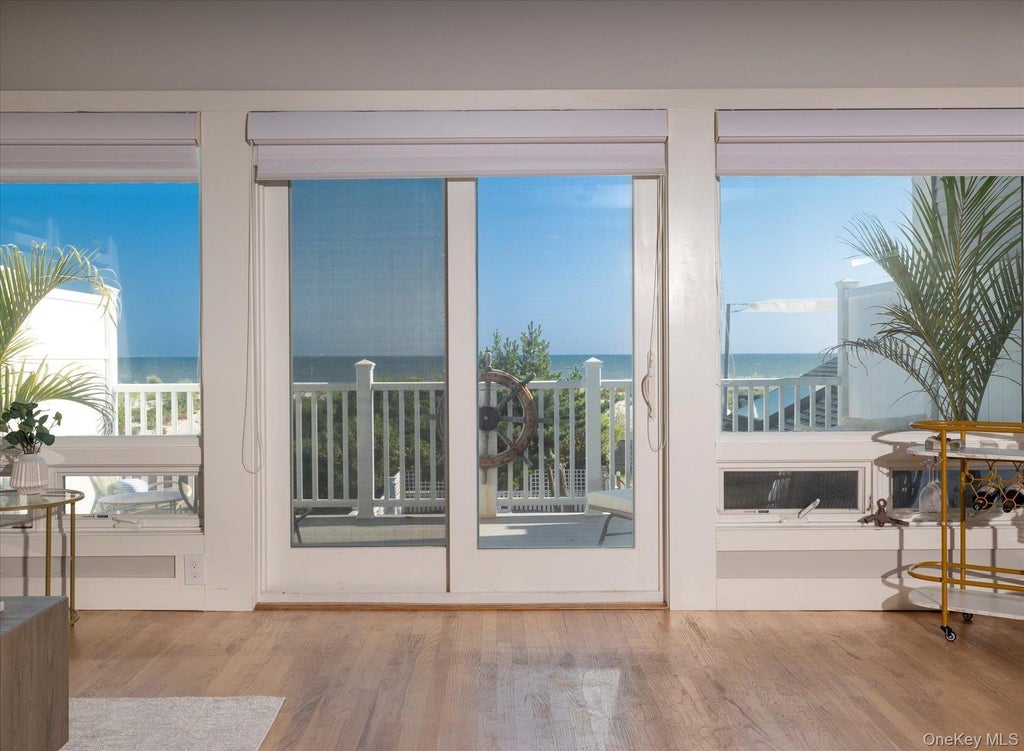 839 Oceanfront, Long Beach