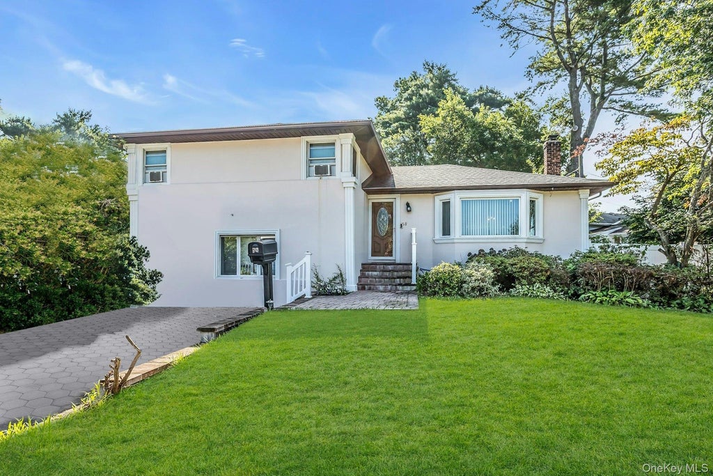 58 Pasadena Drive, Plainview