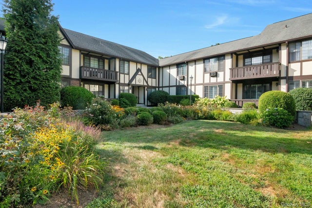 60 Foxwood Drive # 2, Pleasantville