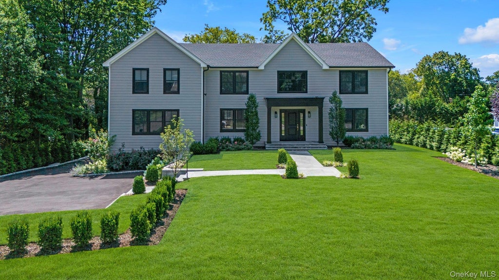 40 Hewlett Lane, Port Washington