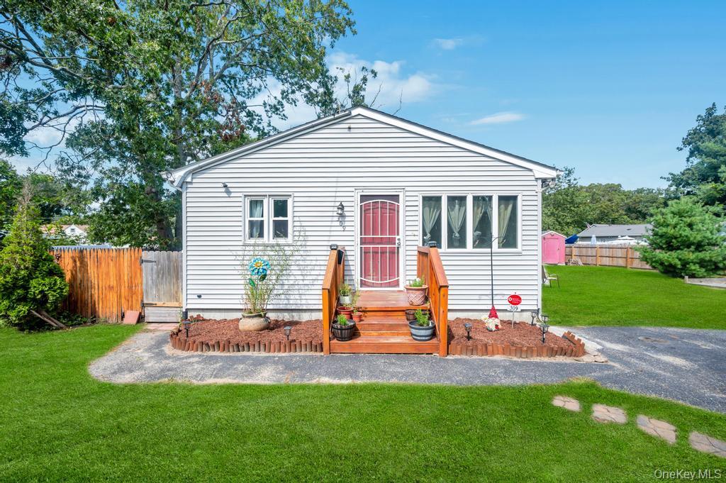 309 Dogwood Road W, Mastic Beach