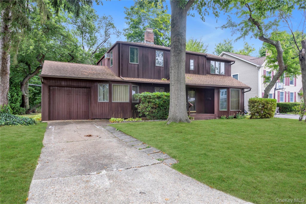 87 Hillturn Lane, Roslyn Heights