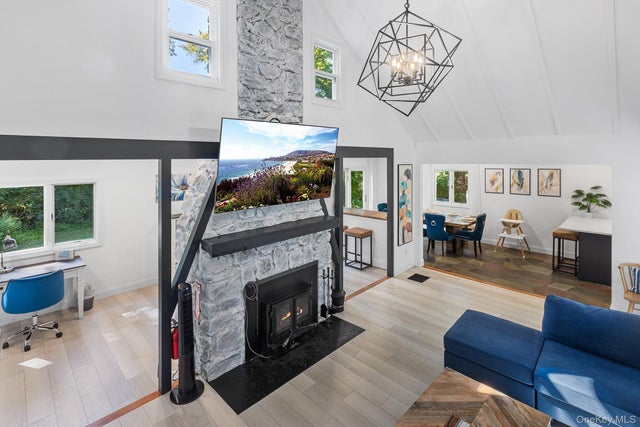 Photo of Listing #911189