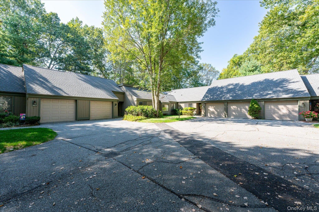 438 Heritage Hills # B, Somers