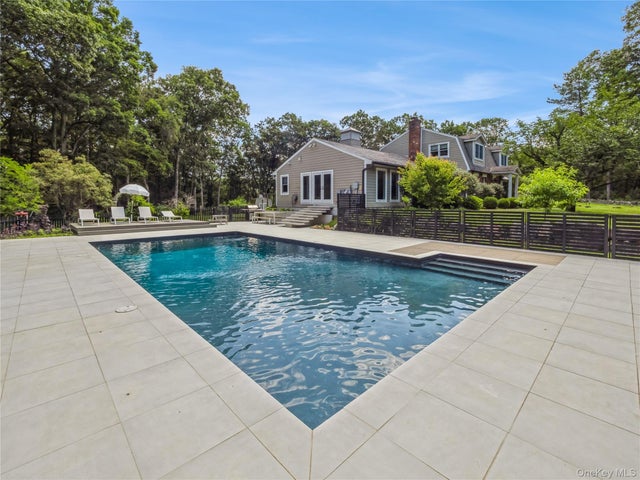 Photo of Listing #911369