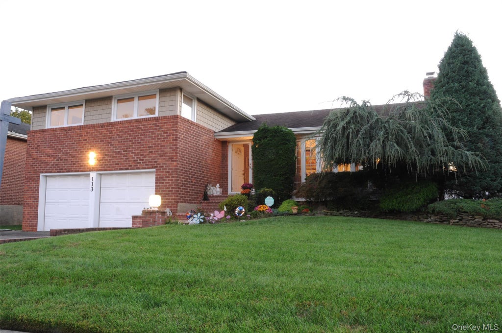 113 Northern Parkway W, Plainview