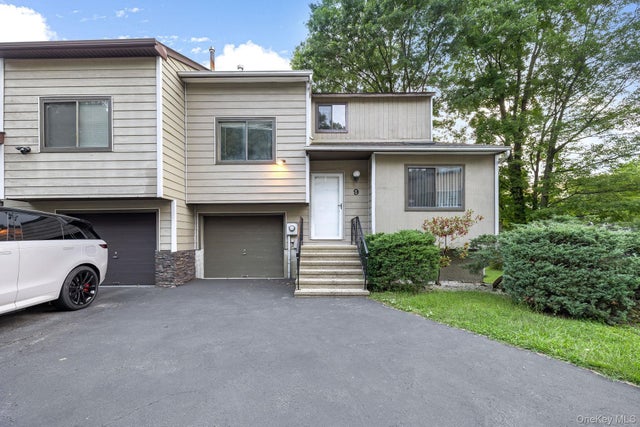 9 Spruce Court, Fishkill