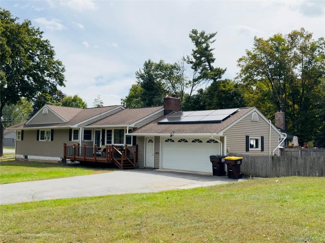 1 Pinecrest, Warwick